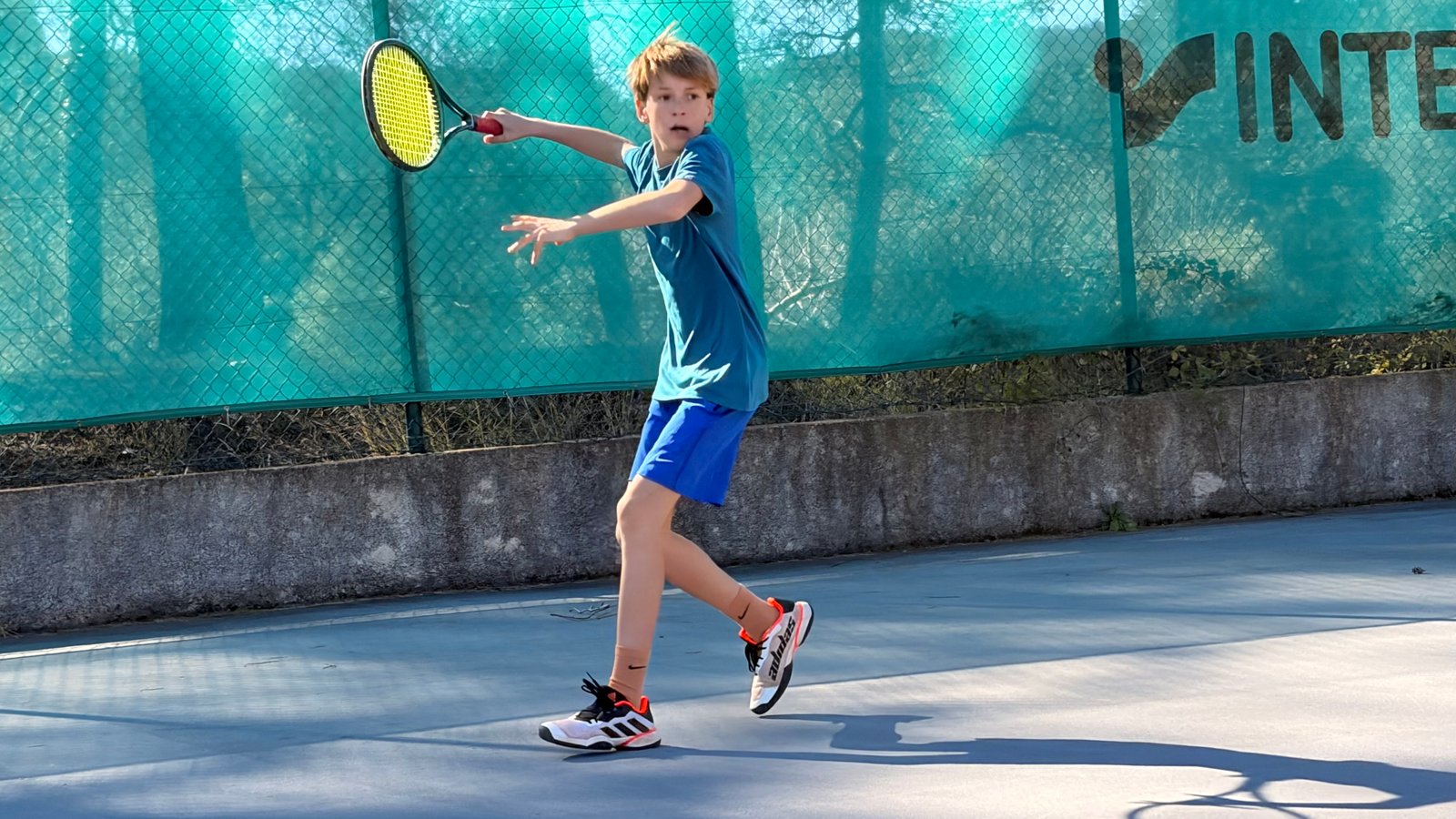 Oscar Suchodolski playing tennis
